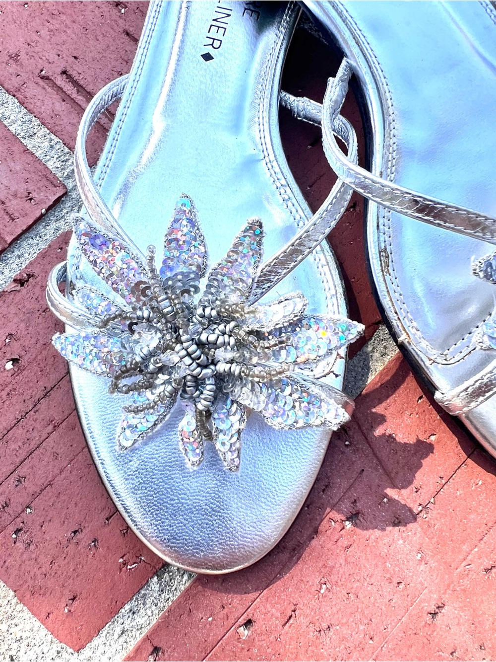 DONALD J. PLINER COUTURE Silver Floral Sequin Sandals - Picture 7 of 8